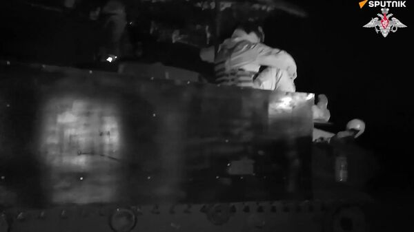Rus komandoların Ukrayna ordusunun mevziine düzenlediği gece baskını videoda görüntülendi - Sputnik Türkiye