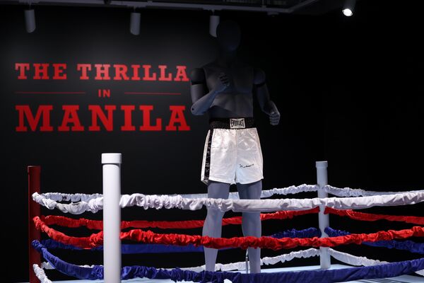 Muhammed Ali'nin 'Thrilla in Manila' dövüşündeki boks şortu açık artırmaya çıkıyor - Sputnik Türkiye