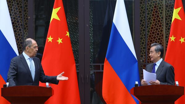 Rusya Dışişleri Bakanı Sergey Lavrov’un, Çinli mevkidaşı Wang Yi ile - Sputnik Türkiye