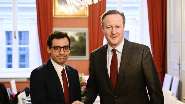 Fransa Dışişleri Bakanı Stephane Sejourne ve İngiltere Dışişleri Bakanı David Cameron - Sputnik Türkiye