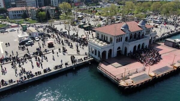 İstanbul Adalar İskelesi’nde bayram yoğunluğu - Sputnik Türkiye