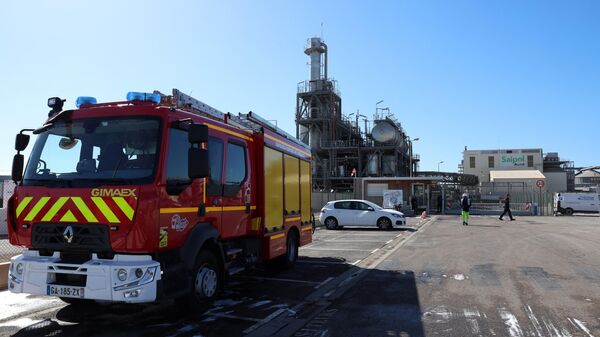 Fransa'nın liman kenti Sete'de Saipol şirketine ait yağlı tohum işleme tesisinde dün yerel saatle 15.00 sıralarında patlama meydana geldi.   - Sputnik Türkiye