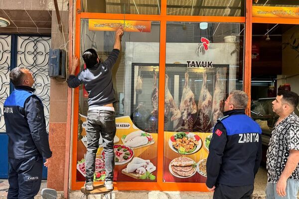 Kilis'te iş yerlerine asılan Arapça tabelalar kaldırılıyor - Sputnik Türkiye