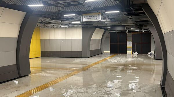 Yenibosna metro istasyonunu yağmur sonrası su bastı - Sputnik Türkiye
