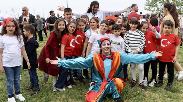 Trabzon'da 2 bin çocuk oyun şenliğinde bir araya geldi - Sputnik Türkiye