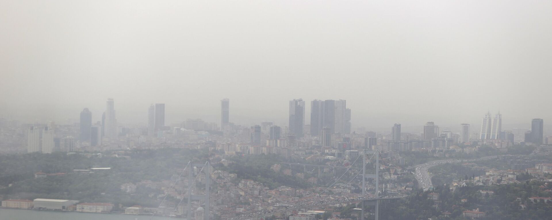 İstanbul'da toz taşınımı etkili oldu İstanbul'da toz taşınımı etkili oldu - Sputnik Türkiye, 1920, 15.04.2026