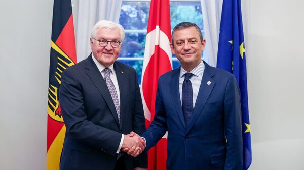 
CHP Genel Başkanı Özgür Özel, Almanya Cumhurbaşkanı Frank-Walter Steinmeier ile bir araya geldi - Sputnik Türkiye