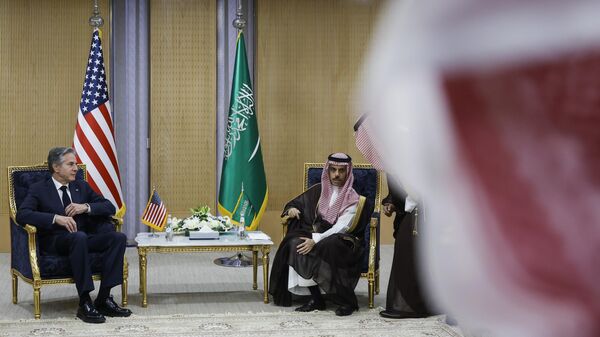 ABD Dışişleri Bakanı Antony Blinken Suudi Arabistan Dışişleri Bakanı Faysal bin Ferhan ile - Sputnik Türkiye