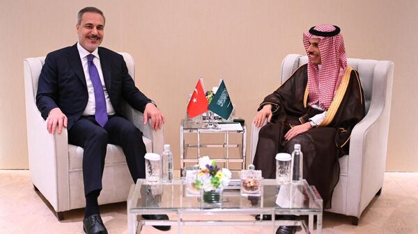 Dışişleri Bakanı Hakan Fidan, Suudi Arabistan Dışişleri Bakanı Prens Faysal bin Ferhan Al Suud ile görüştü. - Sputnik Türkiye
