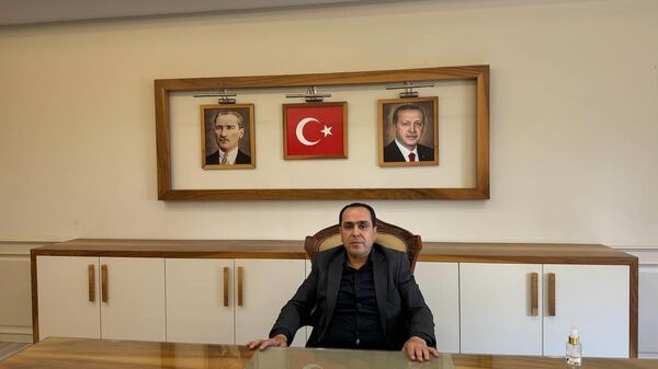 31 Mart yerel seçimlerinde DEM Parti'den Şanlıurfa’nın Birecik ilçe belediye başkanlığını kazanan Mehmet Begit ile meclis üyeleri Mahmut Dirier, Sakıp Yaşar, Reşit Çelikhan ve Ahmet Arar partilerinden istifa etti. İstifa etme gerekçelerini düzenledikleri bir basın açıklamasıyla kamuoyuna duyuran Begit, dışarıdan yapılan müdahaleleri kabul etmeyeceklerini belirtti. - Sputnik Türkiye