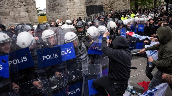 Saraçhane'de 1 Mayıs'ta sendika üyeleri ve polis arasında arbede - Sputnik Türkiye