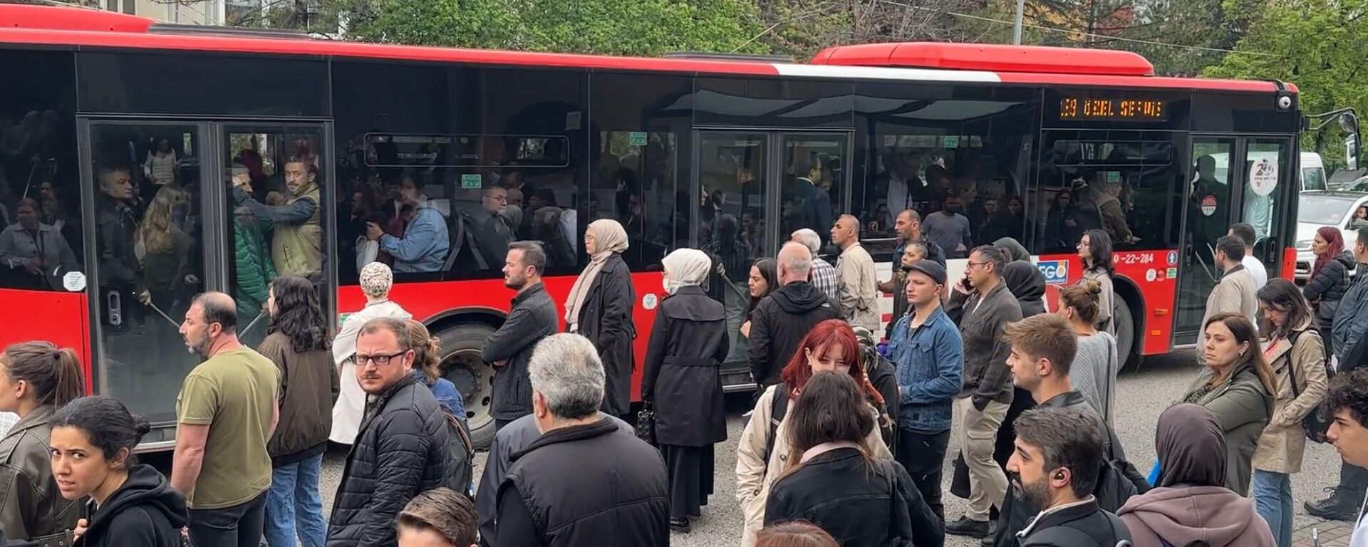 Sağanağın vurduğu Ankara'da metro istasyonlarında aksama sürüyor - Sputnik Türkiye, 1920, 31.12.2024