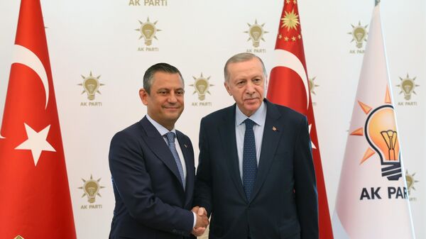 Erdoğan, CHP lideri Özel ile görüşüyor - Sputnik Türkiye