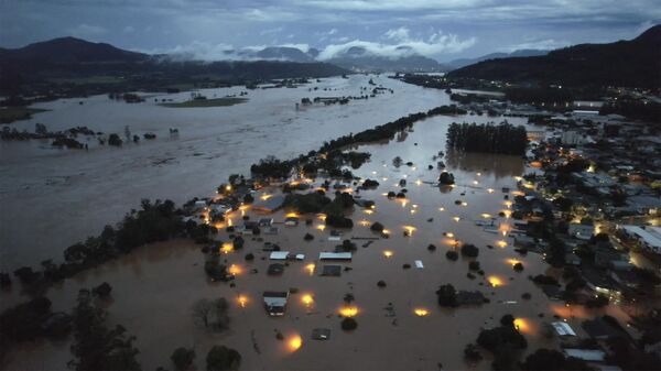 Затопленные районы в городе Энкантаду, Бразилия - Sputnik Türkiye