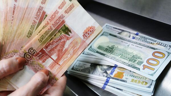 Dollar and ruble bills  - Sputnik Türkiye