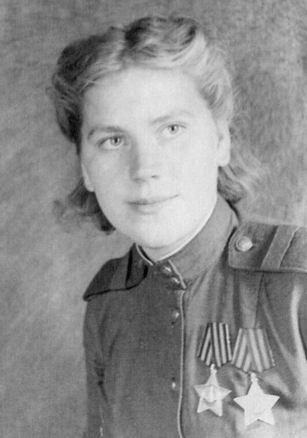 Kızıl Ordu’nun ilk ve en iyi keskin nişancılarından biri Roza Shanina. Kayıtlara göre  59 Nazi askerini öldürdü. - Sputnik Türkiye