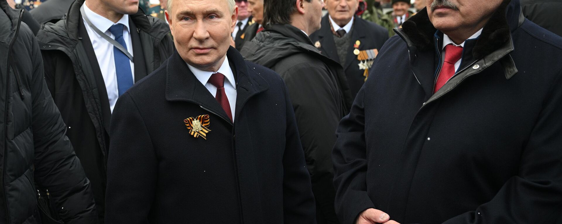 Президент Владимир Путин возложил цветы к Могиле Неизвестного Солдата - Sputnik Türkiye, 1920, 09.05.2024