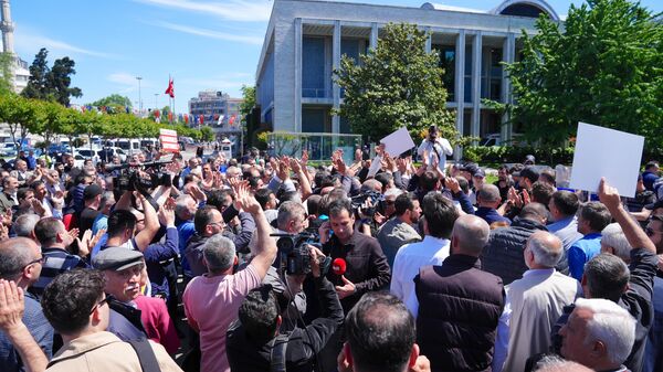 Özel halk otobüsü sahiplerinden İBB binası önünde protesto - Sputnik Türkiye