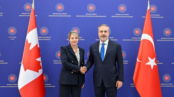 Dışişleri Bakanı Hakan Fidan (sağda), Kanada Dışişleri Bakanı Melanie Joly (solda) ile Ankara'da bir araya geldi.
 - Sputnik Türkiye