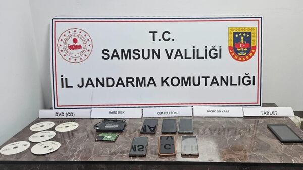Samsun'da sosyal medyadan müstehcen içerik paylaşan 5 zanlı gözaltına alındı - Sputnik Türkiye