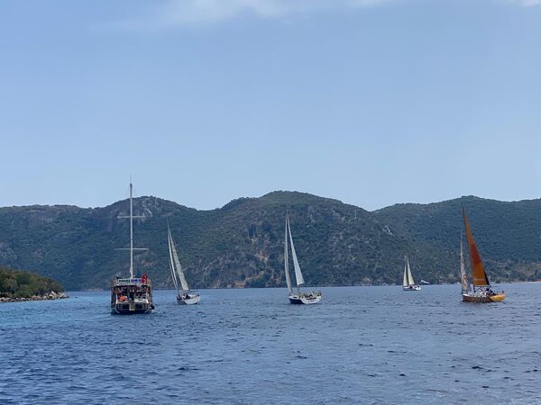 Zeytin Adası&#x27;ndan start alan yelkenliler, üçgen rotada yarıştı. - Sputnik Türkiye