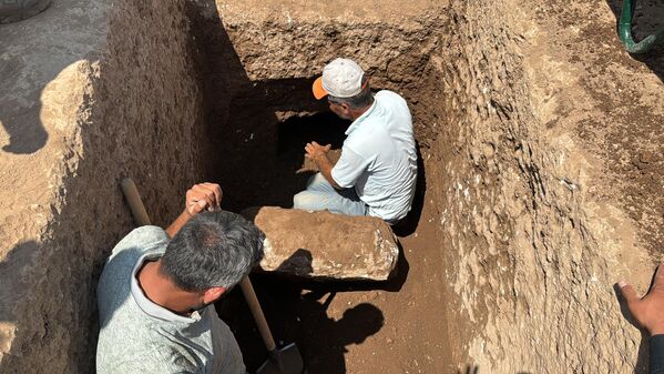 Adıyaman&#x27;daki Tharsa Antik Kenti&#x27;nde yapılan kazı çalışmalarında, Roma dönemine tarihlenen oda mezar bulundu. - Sputnik Türkiye
