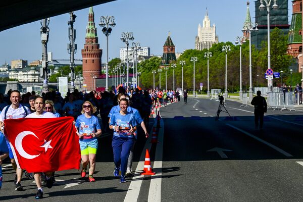 Rusya'da 19 Mayıs Atatürk'ü Anma, Gençlik ve Spor Bayramı 'Rusya Yarı Maratonu' ile kutlandı - Sputnik Türkiye