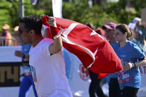 Rusya'da 19 Mayıs Atatürk'ü Anma, Gençlik ve Spor Bayramı 'Rusya Yarı Maratonu' ile kutlandı - Sputnik Türkiye