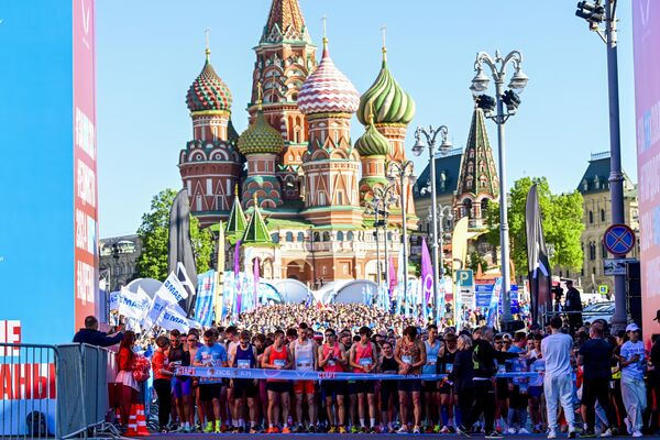 Rusya'da 19 Mayıs Atatürk'ü Anma, Gençlik ve Spor Bayramı 'Rusya Yarı Maratonu' ile kutlandı - Sputnik Türkiye