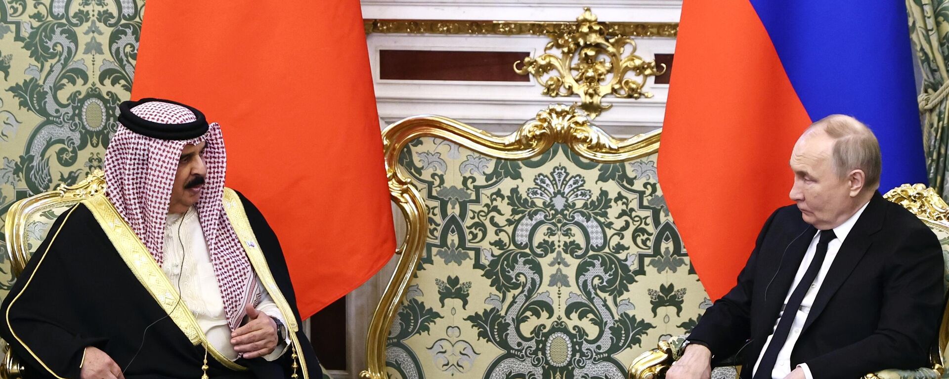 Президент Владимир Путин встретился с королем Бахрейна Хамадом Бен Исой Аль Халифой - Sputnik Türkiye, 1920, 23.05.2024