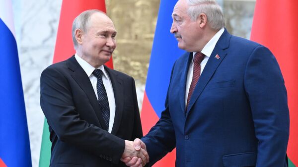Putin ve Lukaşenko Minsk'te bir araya geldi - Sputnik Türkiye