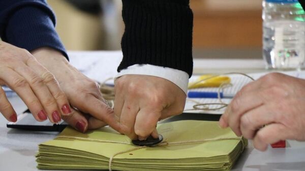 31 Mart Mahalli İdareler Genel Seçimi'nin ardından sonuçlara yapılan itirazlar sonucu 2 Haziran'da 3 ilçe ve 4 beldede tekrarlanacak seçimlerde 50 binden fazla seçmen sandığa gidecek. - Sputnik Türkiye