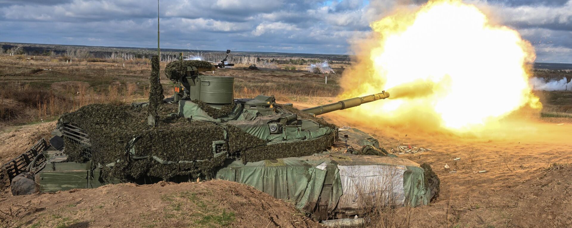 A Russian Army T-90 M Proryv (Breakthrough) tank fires at a training ground in the course of Russia's military operation in Ukraine, at the unknown location, Russia. - Sputnik Türkiye, 1920, 17.02.2025