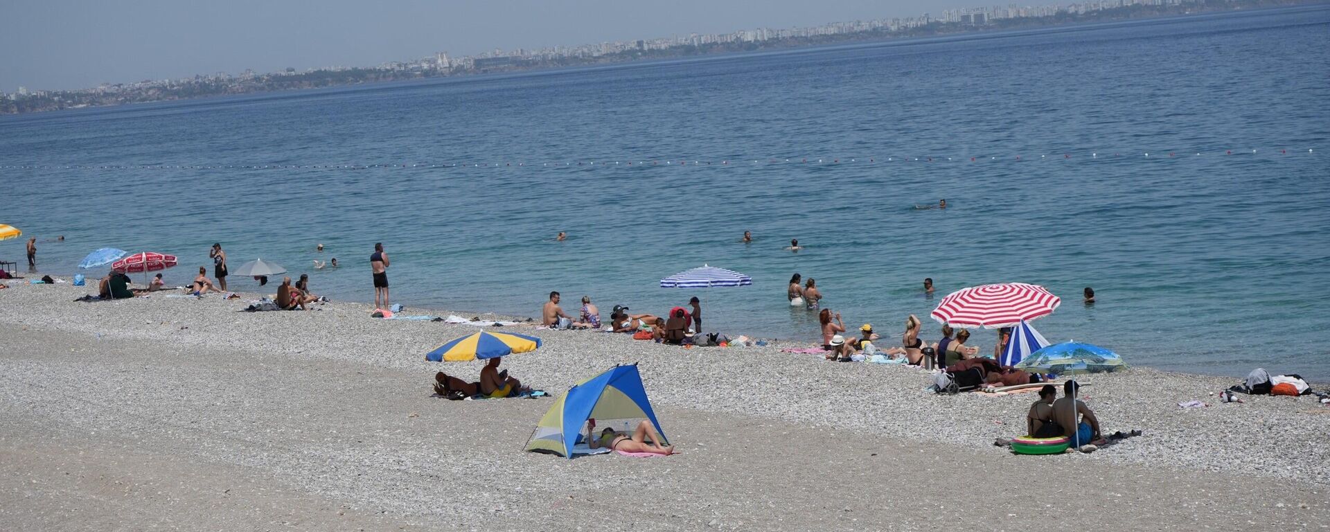 Antalya'da sahiller boş kaldı: Termometreler 46 dereceyi gösterdi - Sputnik Türkiye, 1920, 05.06.2024
