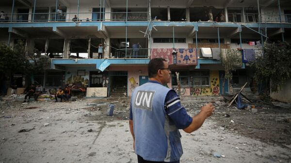 İsrail ordusu Nusayrat Mülteci Kampı'nda Birleşmiş Milletler okuluna saldırdı - Sputnik Türkiye