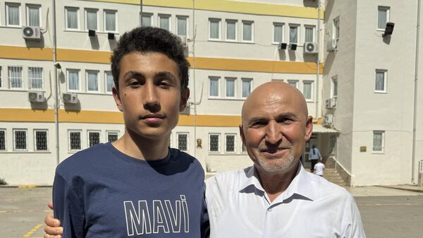 YKS'ye giren adamı oğlu çıkışta bekledi - Sputnik Türkiye