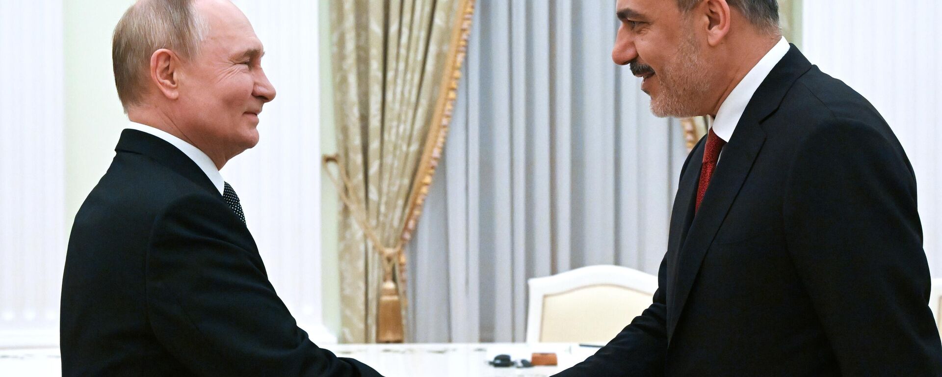 Rusya lideri Vladimir Putin, Türkiye Dışişleri Bakanı Fidan ile görüştü. Rus lider, Rusya’nın Ankara’nın BRICS grubunun çalışmalarına gösterdiği ilgiyi memnuniyetle karşıladığını belirtti.
 - Sputnik Türkiye, 1920, 11.06.2024