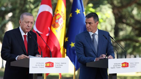 Cumhurbaşkanı Recep Tayyip Erdoğan, İspanya Başbakanı Pedro Sanchez ile Madrid’de ortak basın toplantısı düzenledi - Sputnik Türkiye