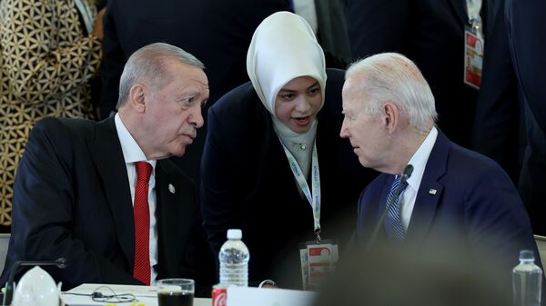 Cumhurbaşkanı Recep Tayyip Erdoğan, Afrika ve Akdeniz-Yapay Zeka ve Enerji Konulu G7 Yüksek Düzeyli Oturumu'na katıldı. - Sputnik Türkiye