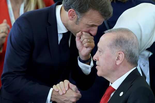 Erdoğan, oturum başlamadan önce Biden, Kral II. Abdullah, Fransa Cumhurbaşkanı Emmanuel Macron ve Avrupa Konseyi Başkanı Charles Michel ile sohbet etti. - Sputnik Türkiye