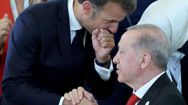 Erdoğan, oturum başlamadan önce Biden, Kral II. Abdullah, Fransa Cumhurbaşkanı Emmanuel Macron ve Avrupa Konseyi Başkanı Charles Michel ile sohbet etti. - Sputnik Türkiye