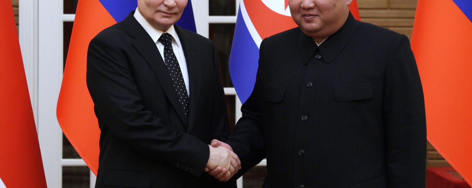 Rusya Devlet Başkanı Vladimir Putin ve Kuzey Kore lideri Kim Jong-un Pyongyang'da bir araya geldi - Sputnik Türkiye, 1920, 25.06.2024