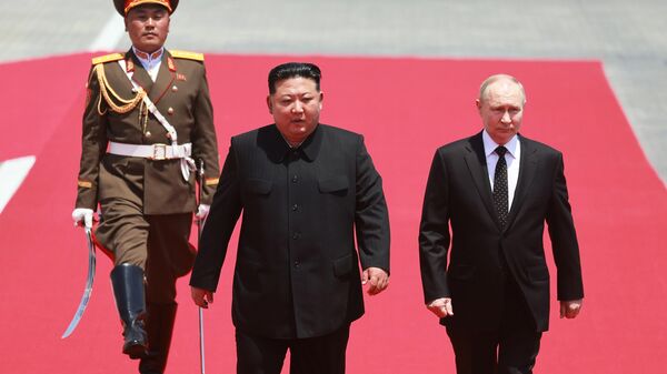Putin, Kuzey Kore lideri Kim Jong-un ile - Sputnik Türkiye
