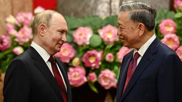 Putin ve Vietnam Sosyalist Cumhuriyeti Devlet Başkanı To Lam - Sputnik Türkiye