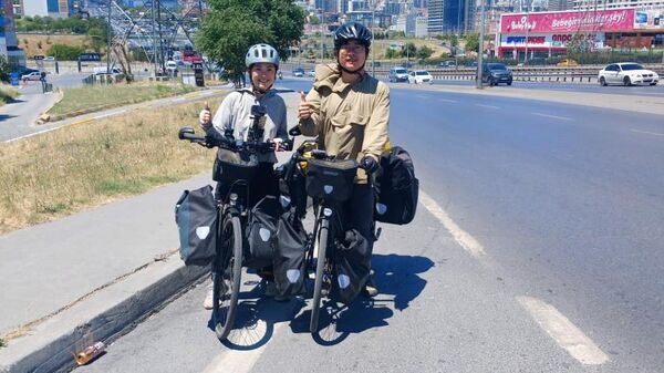 Portekiz'den Çin'e Bisiklet Yolculuğu: Türkiye'ye gelen Çinli çift 108 günde 6 bin kilometre pedal çevirdi
 - Sputnik Türkiye