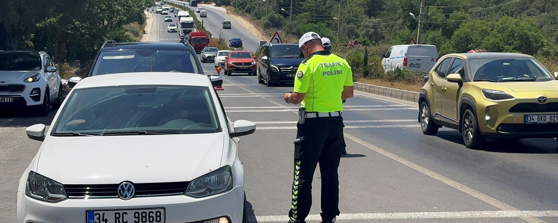 Bayram tatilini Bodrum'da geçirenler ilçeden ayrılırken trafik yoğunluğuna neden oldu - Sputnik Türkiye, 1920, 25.08.2024