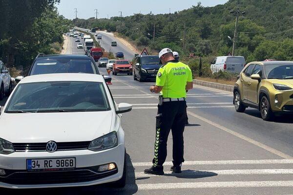 Bayram tatilini Bodrum'da geçirenler ilçeden ayrılırken trafik yoğunluğuna neden oldu - Sputnik Türkiye