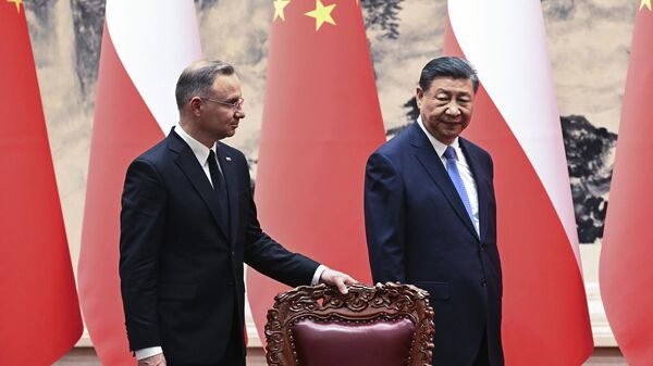 Polonya Cumhurbaşkanı Andrzej Duda Çin lideri Şi Cinping ile - Sputnik Türkiye