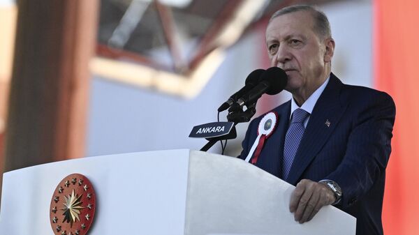 Cumhurbaşkanı Recep Tayyip Erdoğan, Gölbaşı Polis Akademisi'nde gerçekleştirilen 'Polis Akademisi Mezuniyet Töreni'nde konuşma yaptı - Sputnik Türkiye