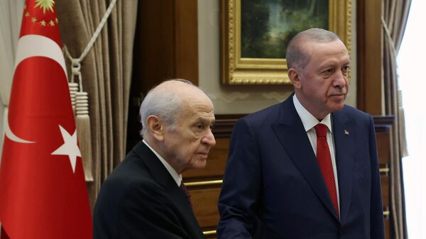 Cumhurbaşkanı Recep Tayyip Erdoğan, MHP Genel Başkanı Devlet Bahçeli'yi Cumhurbaşkanlığı Külliyesi'nde kabul etti. - Sputnik Türkiye
